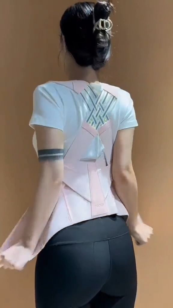 Instant Posture Corrector – مصحح وضعية فوري